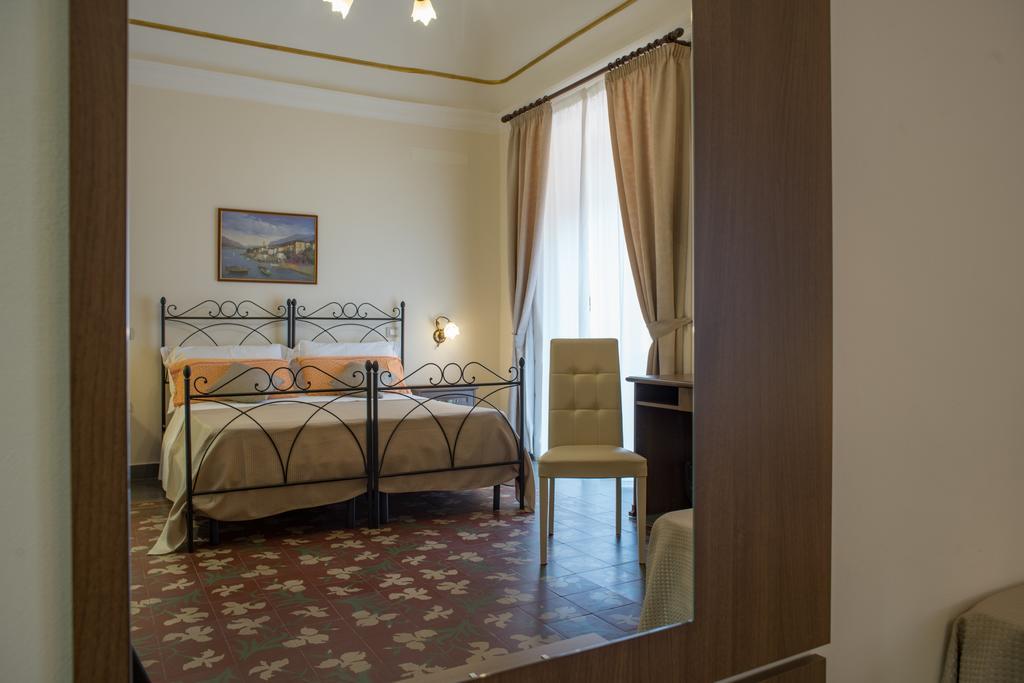 B&B Palazzo Tornabene Catania Bagian luar foto